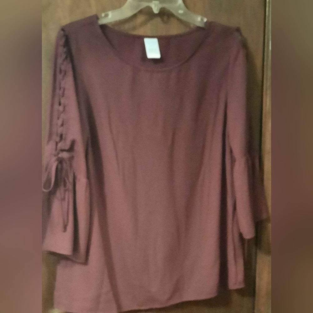 Women's maroon Time and Tru lace up sleeve shirt, size Medium 8-10